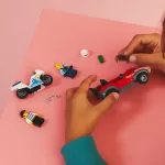 LEGO - Lego City Politist Pe Motocicleta In Urmarirea Unei Masini 60392 - imagine 3